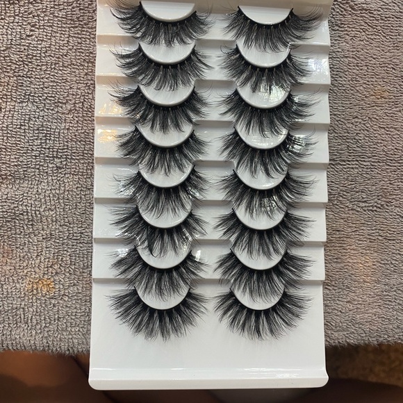 Eyelashes - Picture 3 of 3